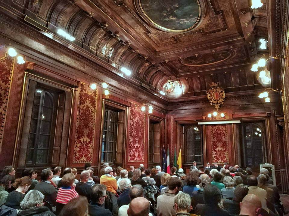 La sala piena per la presentazione del libro "I conquistatori dell'impero" del presidente Bendotti