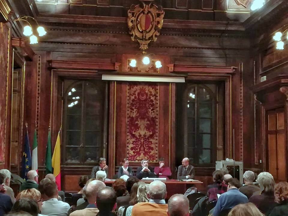 La sala piena per la presentazione del libro "I conquistatori dell'impero" del presidente Bendotti
