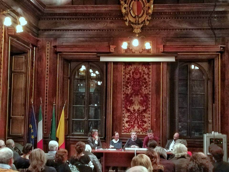 La sala piena per la presentazione del libro "I conquistatori dell'impero" del presidente Bendotti