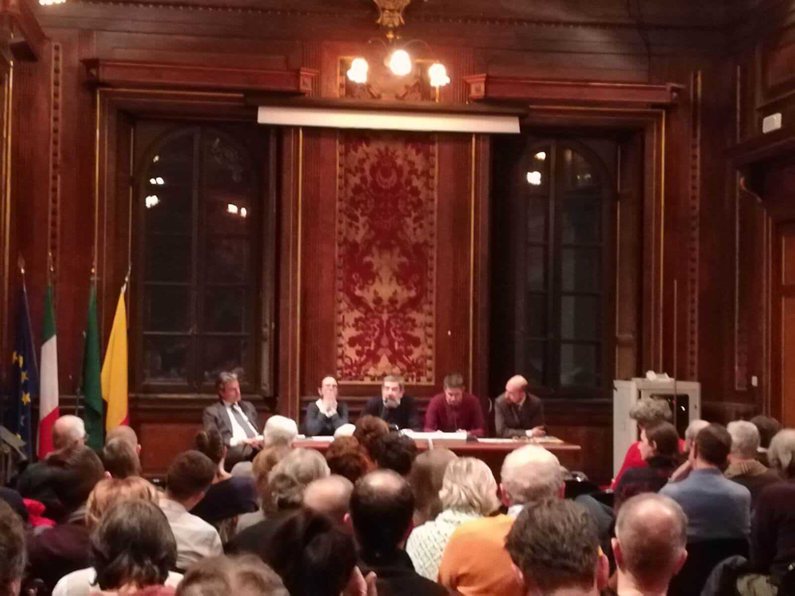 La sala piena per la presentazione del libro "I conquistatori dell'impero" del presidente Bendotti